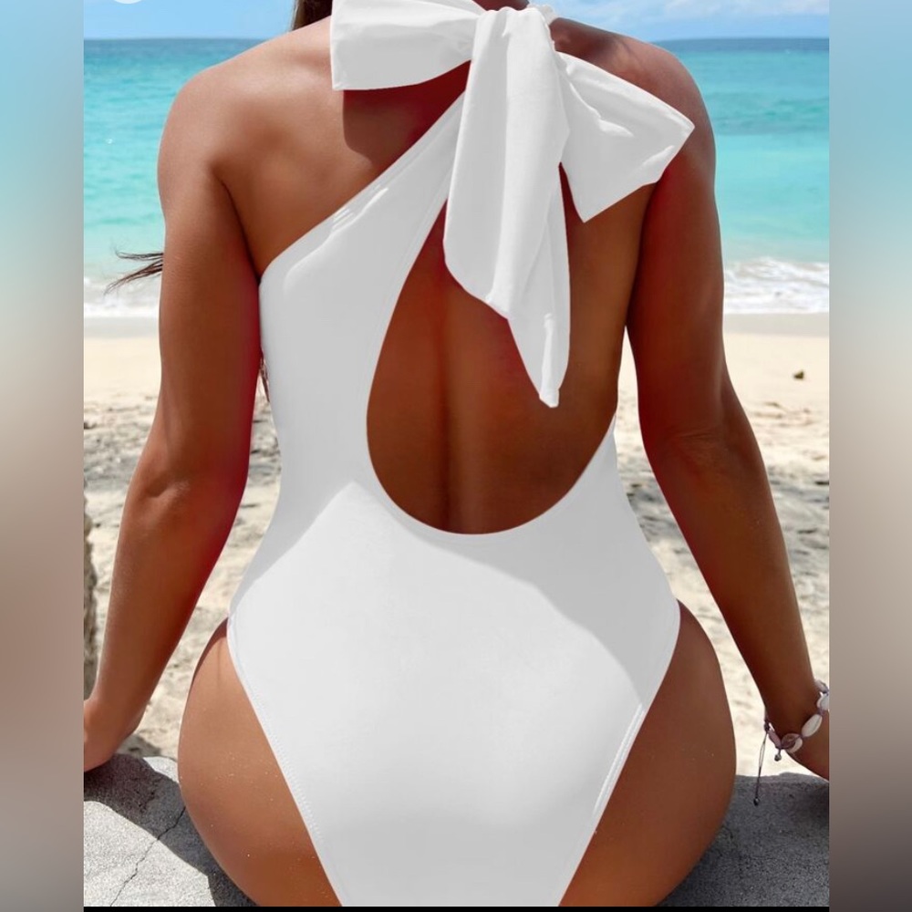 SHEIN swimsuit , white ( Medium )